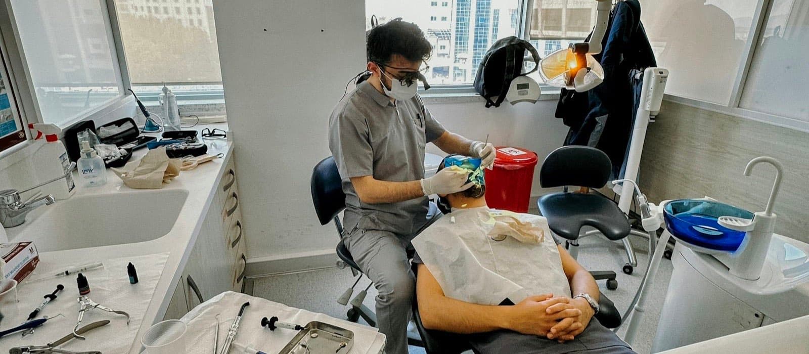 Atención odontológica en la clínica
